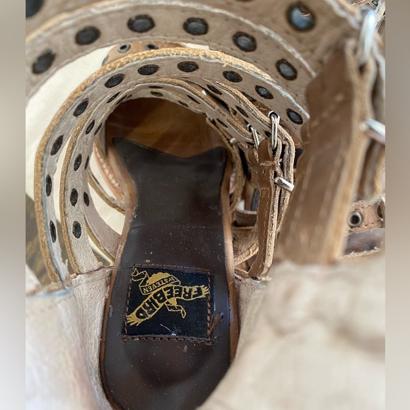 Freebird by Steven Cassandra Heeled Strappy Sandals Distressed Leather W6 Boho - Picture 7 of 15